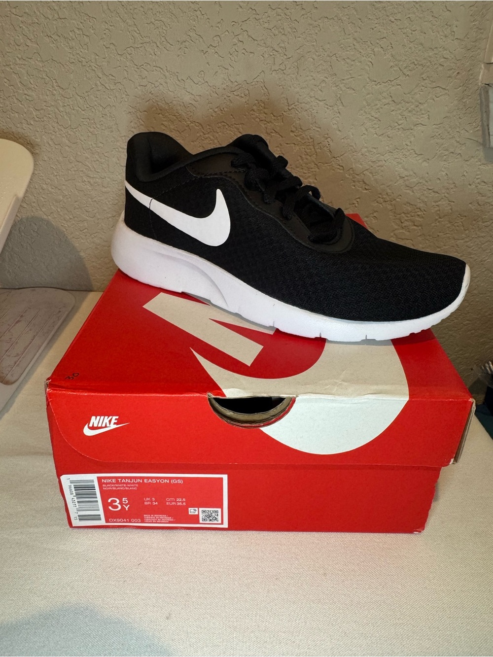 Nike Kids Black and White Lightweight Sneaker